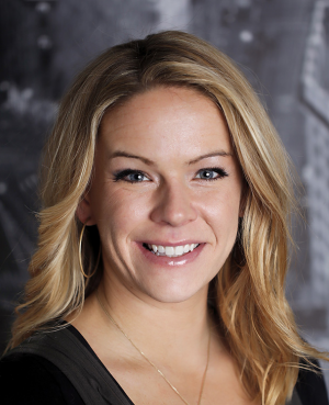 Portrait photo of Holly Dennett